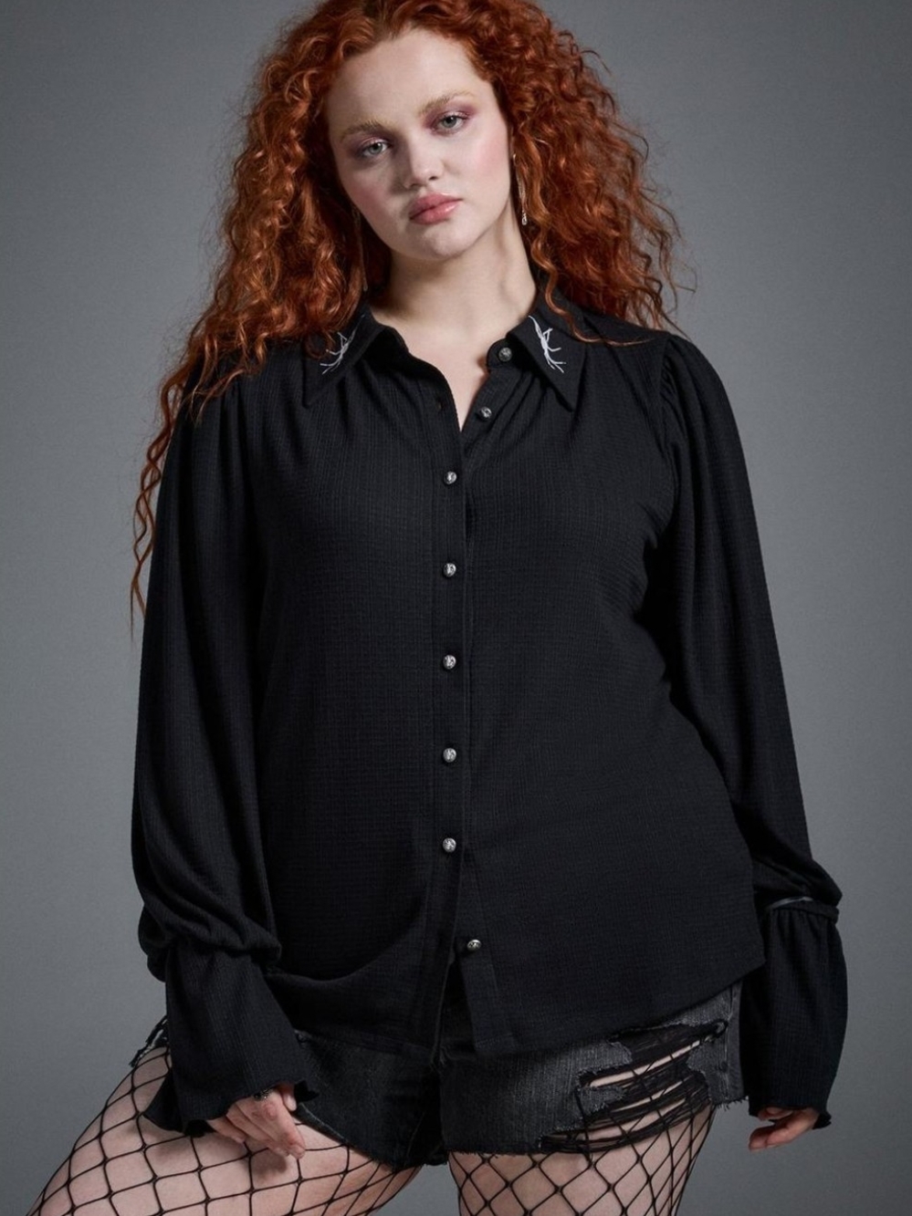 Torrid Nightfall Black Spider Embroidered Collar Button Up Blouse Size 1 - Picture 2 of 5
